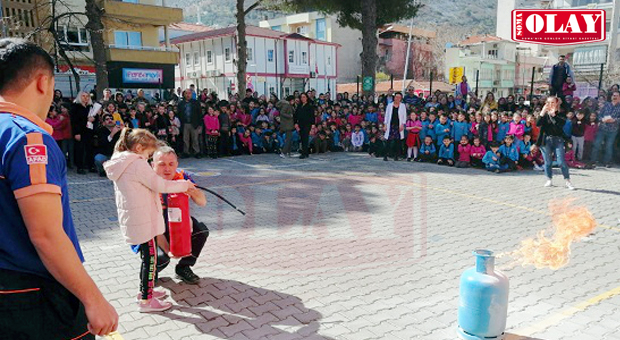 Minik öğrencilere afet eğitimi verildi