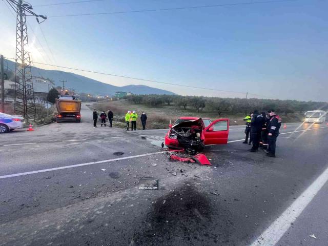 OTOMOBİL İLE KAMYON ÇARPIŞTI 1 ÖLÜ