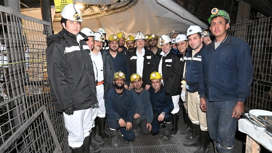 Vali Enver Ünlü, yeraltında Madencilerle İftar Yaptı
