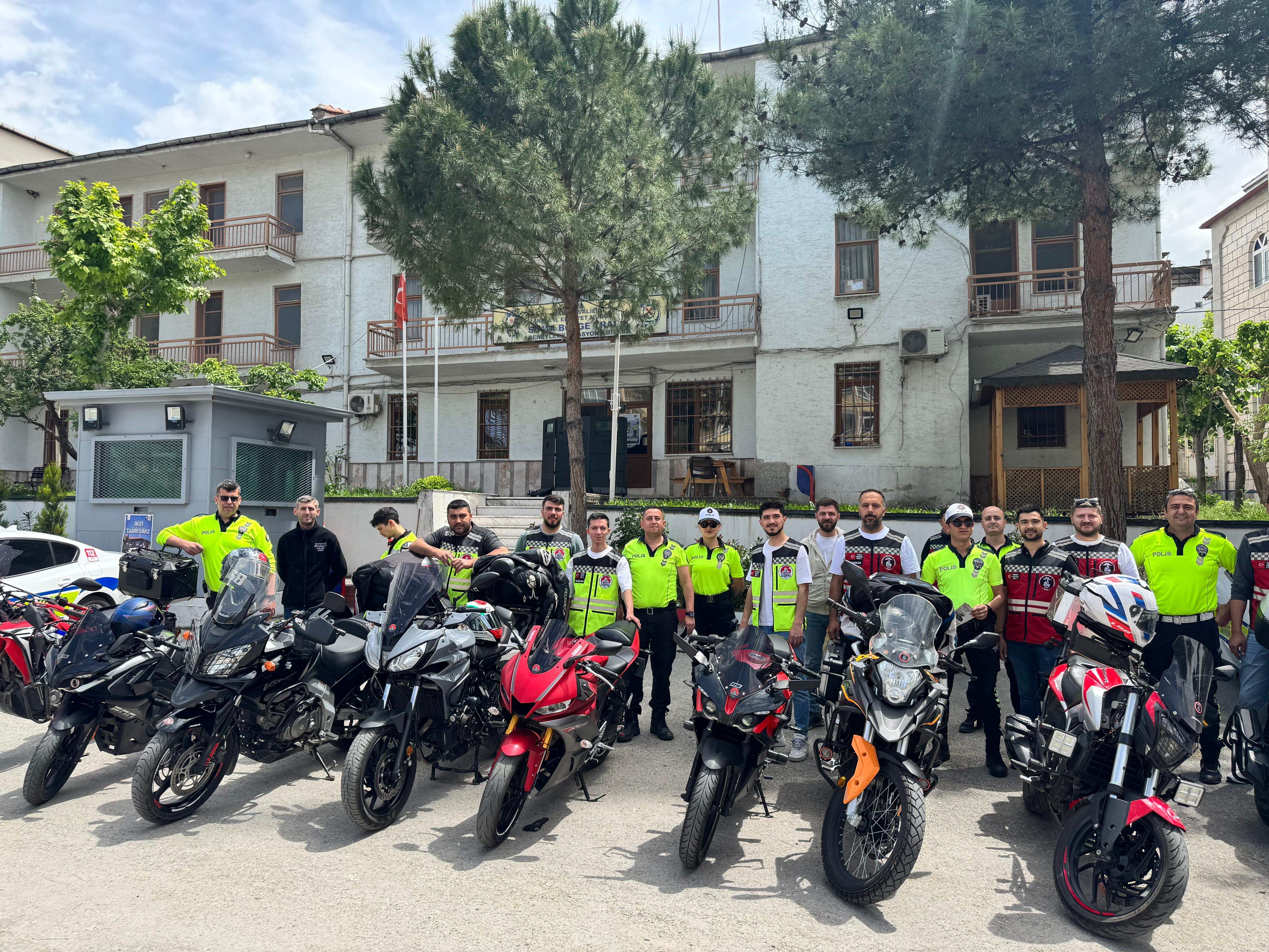 Soma’da Motosiklet Sürücülerine Trafik Güvenliği Eğitimi Verildi