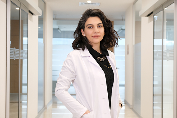 Regl, gebelik, menopoz… Diş etleri bu süreçlerden etkileniyor!