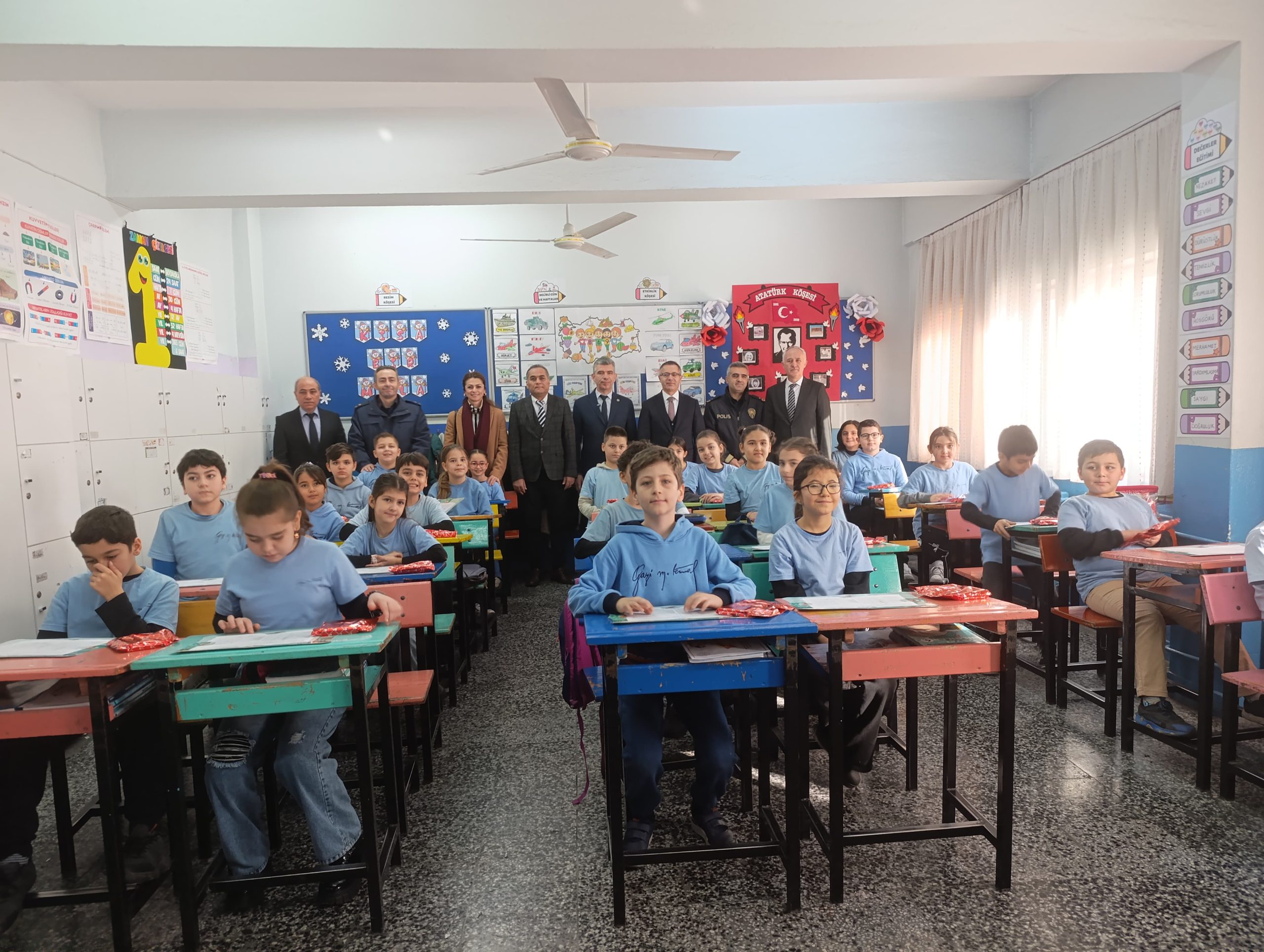 Soma’da Öğrenciler Yarıyıl Tatiline Karneleriyle Girdi