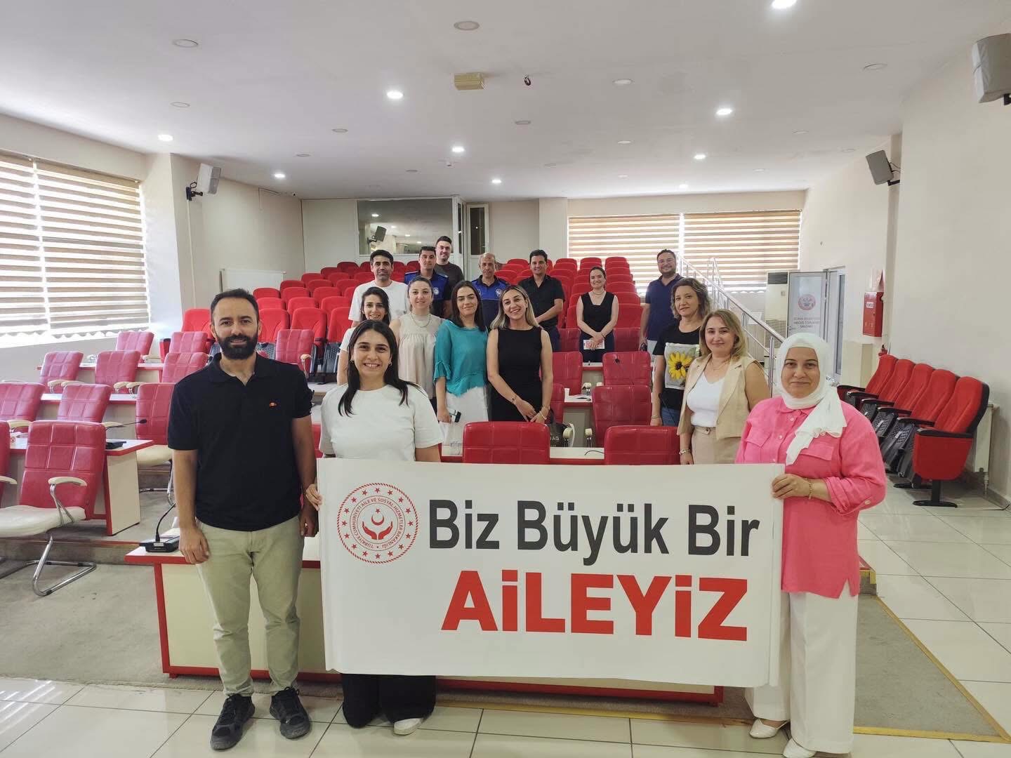 Soma Belediyesi Personeline Koruyucu Aile Farkındalık Semineri