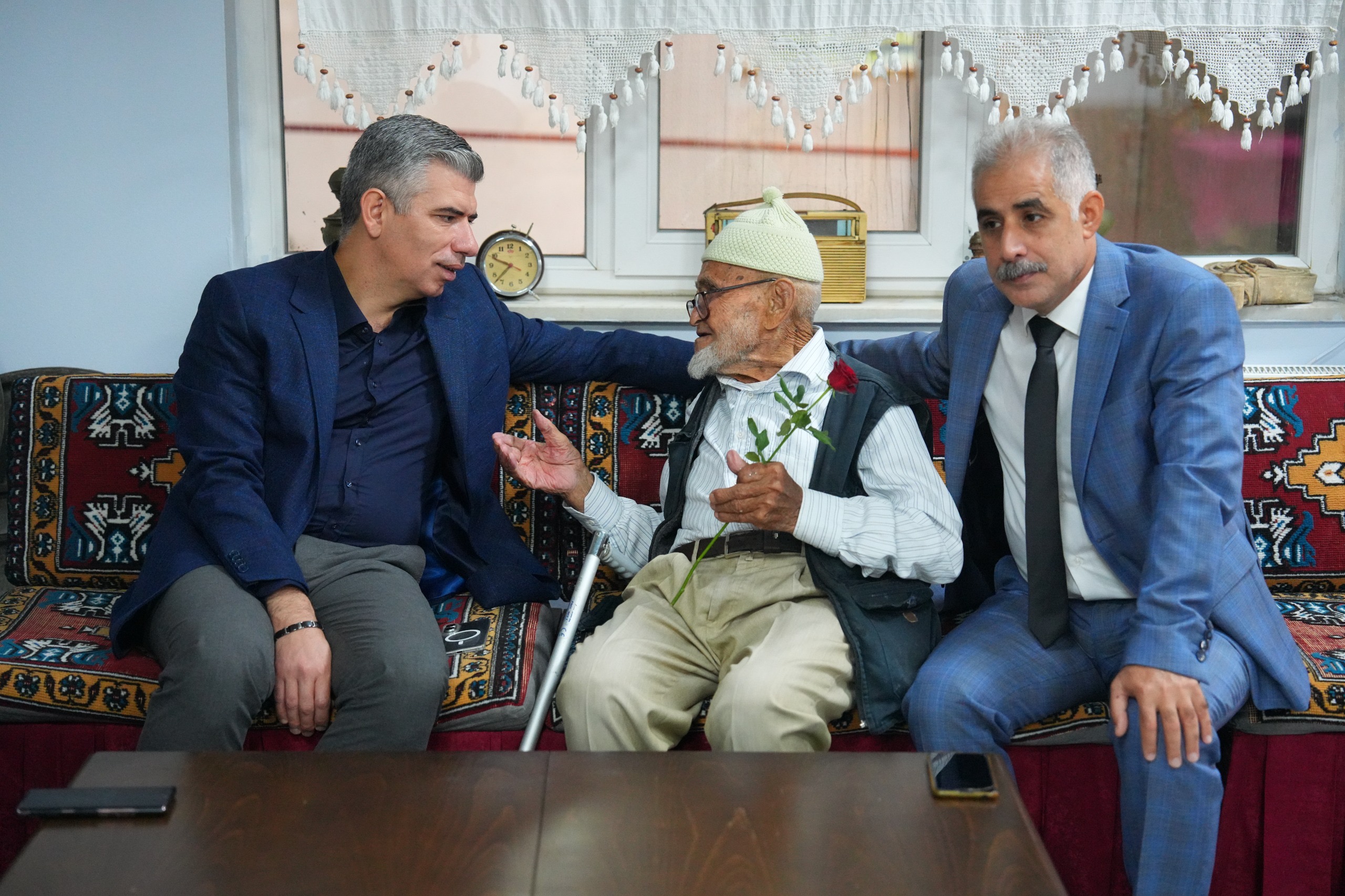 Başkan Okur, Soma huzurevi sakinleriyle kahvaltıda buluştu