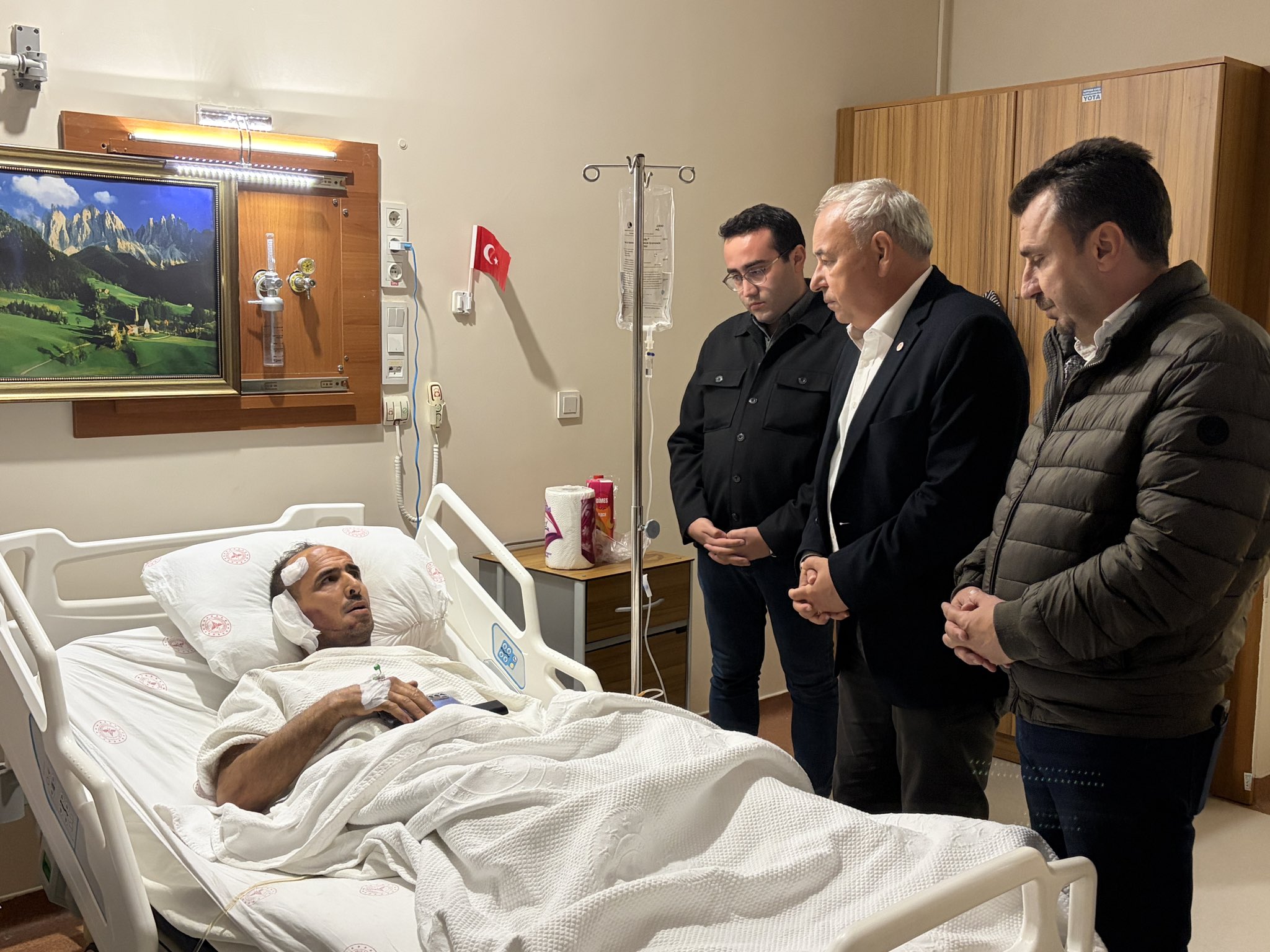 Başevirgen ve Bakırlıoğlu Soma’da Yaralı Madencileri Ziyaret Etti